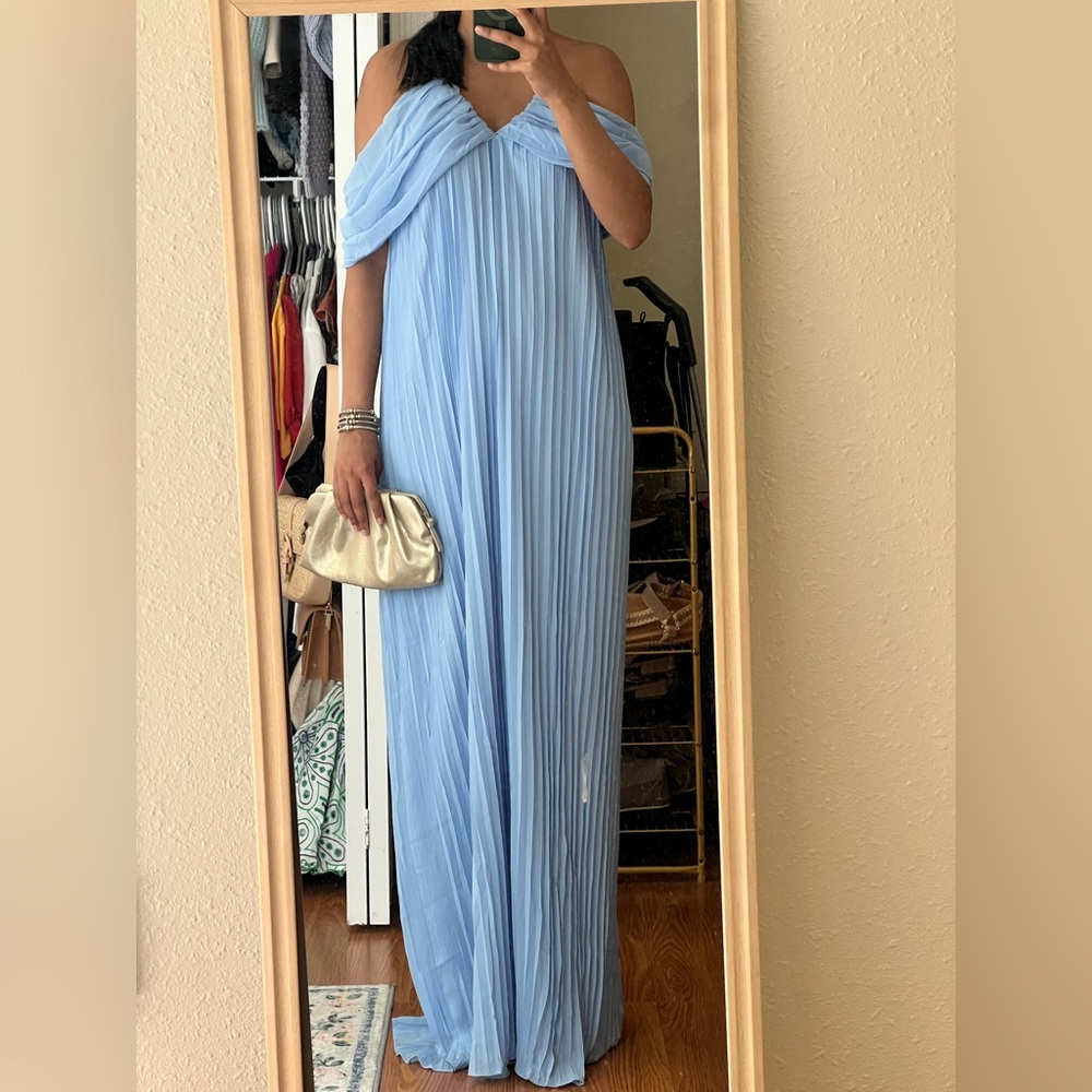 Elegant Blue Pleated Formal Dress
